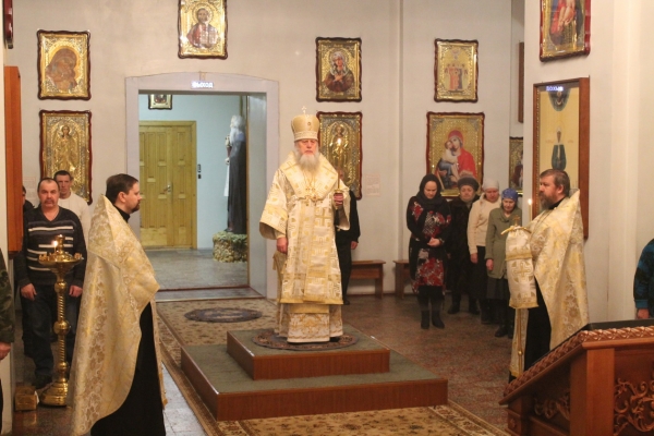 Епископ Василий совершил Всенощное бдение накануне дня памяти свт. Василия Великого 