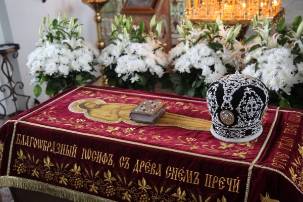 Епископ Василий совершил утреню Великой Субботы с чином погребения Господа нашего Иисуса Христа