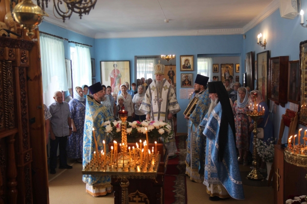 В Престольный Праздник епископ Василий совершил Литургию в храме Тихвинской иконы Божией Матери п. Вычегодский