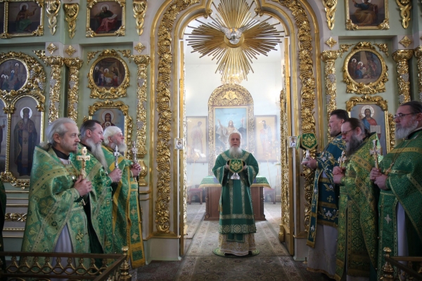 В Престольный Праздник епископ Василий совершил Божественную литургию в Коряжме