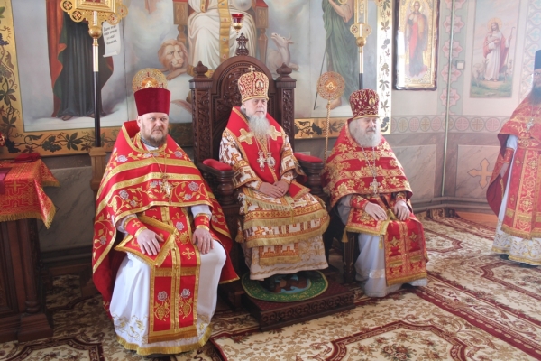 Во Вторник Светлой Седмицы Епископ Василий совершил Божественную литургию в храме Владимирской иконы Божией Матери г. Котласа