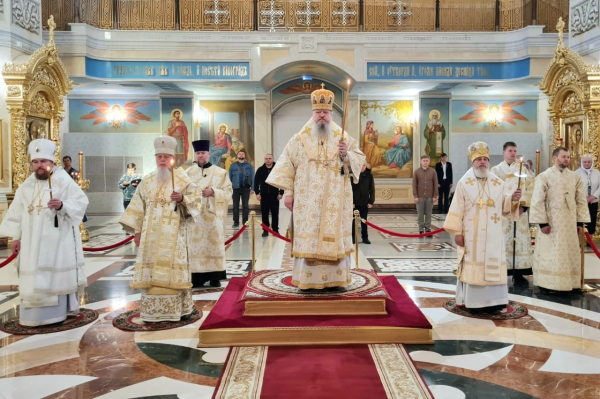 Епископ Василий сослужил митрополиту Корнилию Всенощное бдение в Михаило-Архангельском кафедральном соборе 