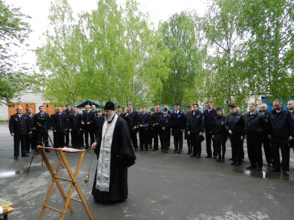 Панихиду по погибшим сотрудникам полиции при исполнении служебного долга совершили в Котласе