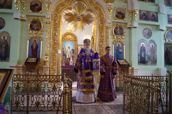 Епископ Василий совершил Божественную литургию в Свято-Лонгиновом храме г. Коряжма