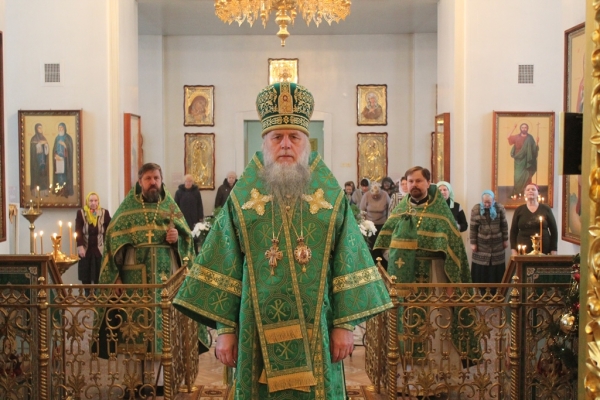 В день памяти прп. Серафима Саровского епископ Василий совершил Божественную литургию Свято-Лонгиновом храме г. Коряжма