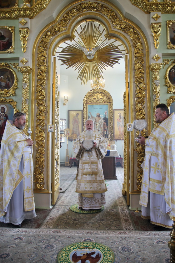 В праздник Рождества Иоанна Крестителя епископ Василий совершил Божественную литургию в Коряжме