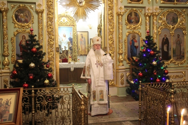 В праздник Рождества Христова епископ Василий совершил Божественную литургию в Свято-Лонгиновом храме г. Коряжмы