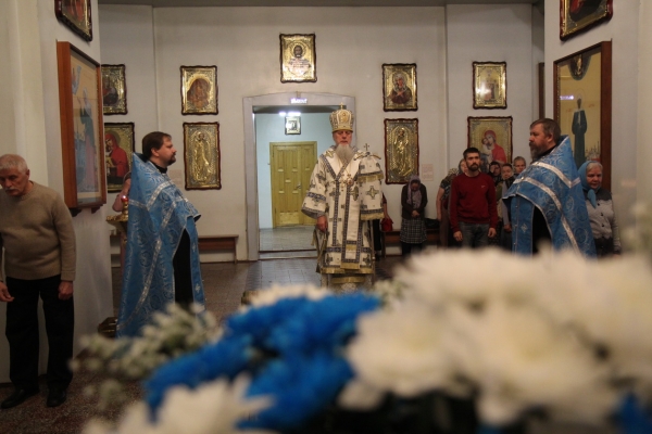 Накануне праздника Рождества Пресвятой Богородицы епископ Василий совершил Всенощное бдение в Коряжме