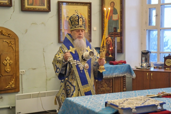 В день отдания праздника Введения во Храм Пресвятой Богородицы епископ Василий совершил Божественную литургию 