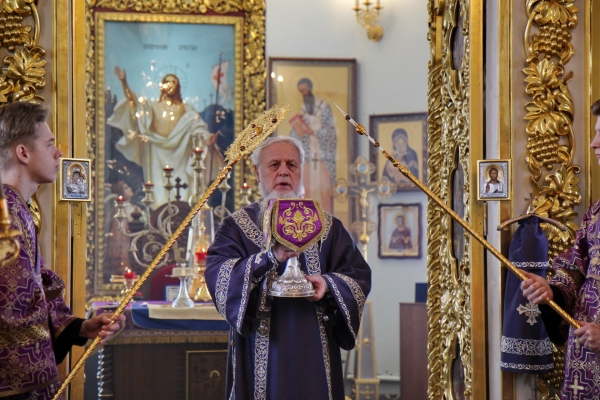В день памяти прп. Марии Египетской епископ Василий совершил Божественную литургию в Коряжме