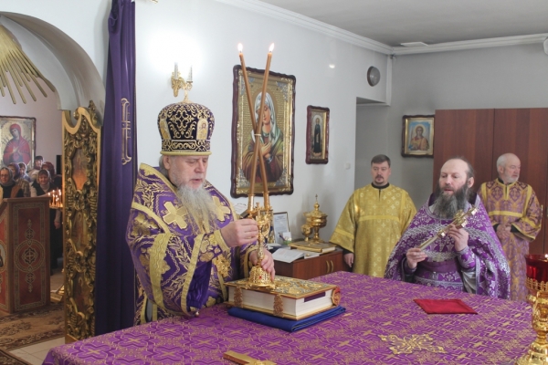 В неделю 4-ю Великого поста епископ Василий совршил Литургию в Котласе