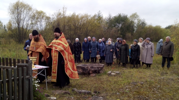 На условном месте расстрела новомучеников Коряжемских совершен молебен