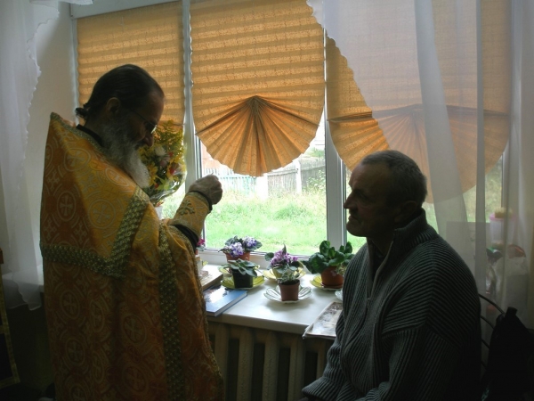 В доме-интернате для инвалидов г. Няндома совершено Таинство Крещения