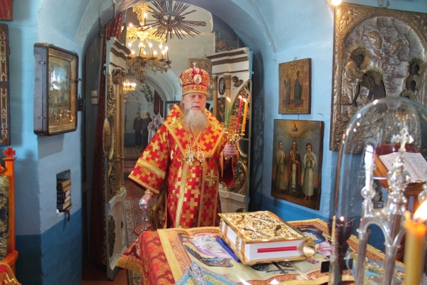 Во Вторник Светлой Седмицы епископ Василий совершил Божественную литургию в Туровце
