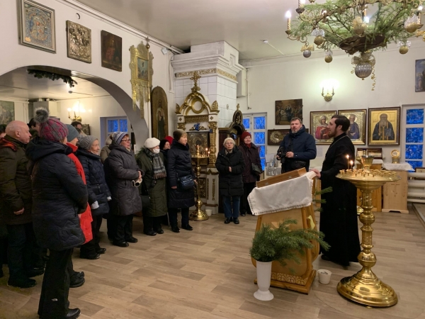 Успенский храм г. Вельска посетили паломники из Москвы