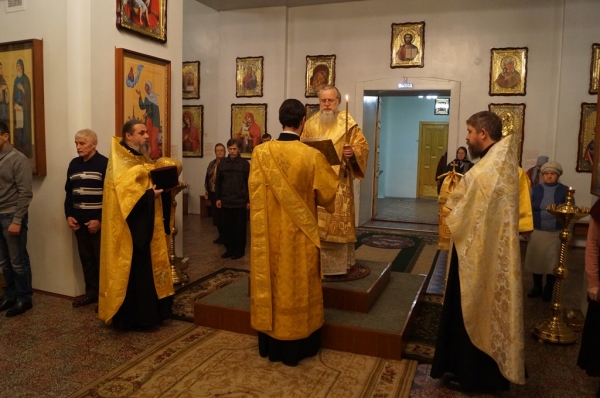 Накануне дня памяти прав. Иоанна Кронштадтского епископ Василий совершил Всенощное бдение