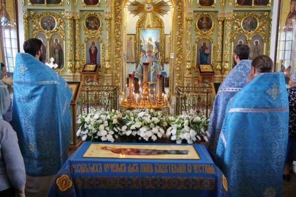В праздник Успения Пресвятой Богородицы епископ Василий совершил Божественную литургию 