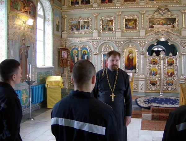 В храме свт. Николая Чудотворца на территории ИК №5 г. Коряжма совершено Таинство Крещения