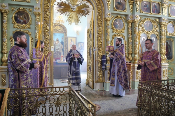 В день памяти прп. Марии Египетской епископ Василий совершил Божественную литургию 