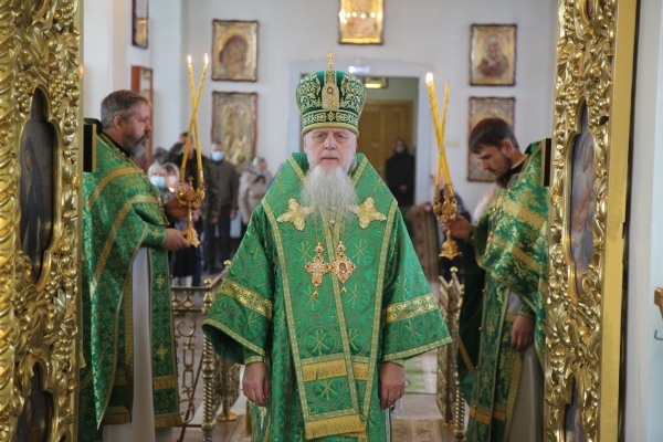 Епископ Василий совершил Божественную литургию в день памяти прп. Лонгина Коряжемского