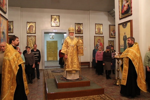 Епископ Василий совершил Всенощное бдение в Коряжме