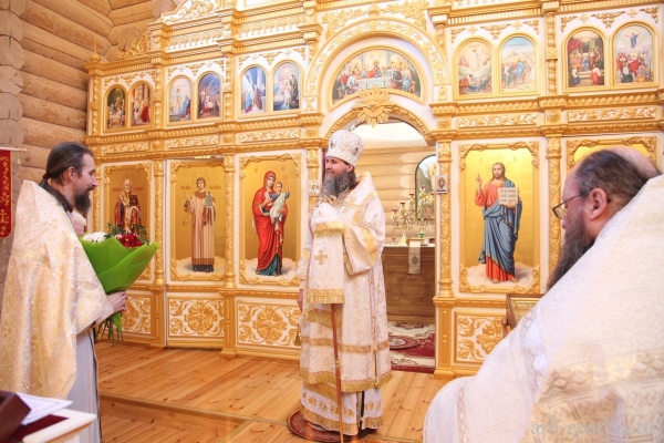 Митрополит Даниил совершил Божественную литургию в храме прп. Илариона Псковоезерского в Павлицево