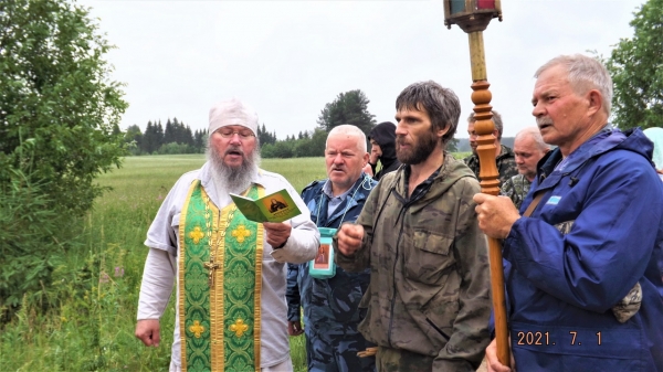 В Шенкурске прошел крестный ход к местам молитвенных подвигов прп. Варлаама Важского
