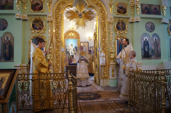 В день памяти вмч. Димитрия Солунского епископ Василий совершил Божественную литургию в храме прп. Лонгина Коряжемского