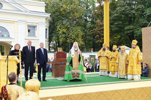 Слово Святейшего Патриарха Кирилла после молебна на площади Александра Невского в Санкт-Петербурге