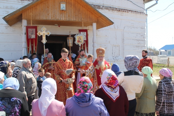 В день памяти апостола Иакова Зеведеева епископ Василий совершил Литургию в храме Преображения Господня с. Павловск