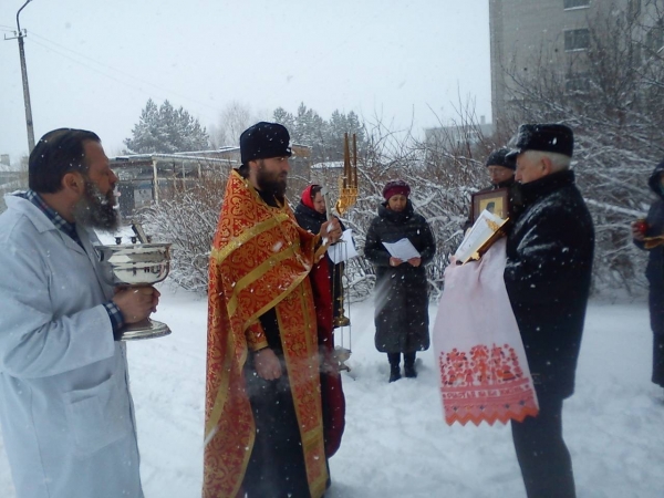 В Субботу Светлой Седмицы в больничном храме при Котласской Городской Больнице совершена Литургия и Крестный ход