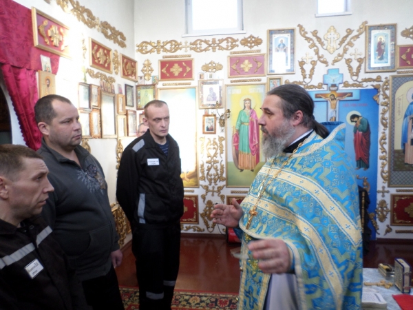 В храме св. Симеона Богоприимца при ИК № 4 г. Котлас совершена Литургия и таинство Крещения