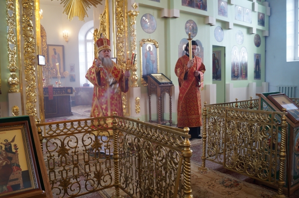 В праздник Пасхи Епископ Василий совершил Великую Вечерню в храме прп. Лонгина Коряжемского
