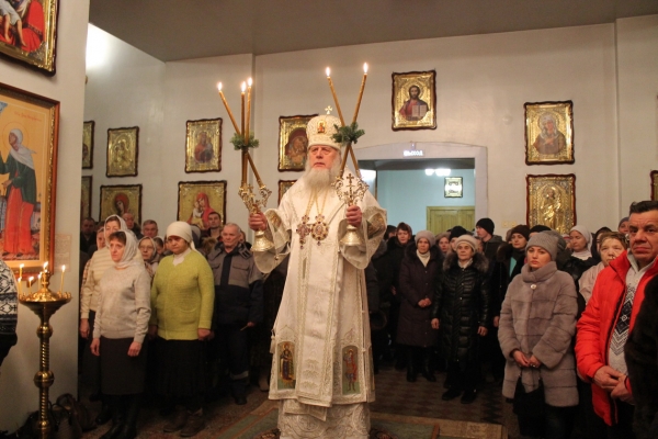 В праздник Рождества Христова епископ Василий совершил Божественную литургию в Свято-Лонгиновом храме 