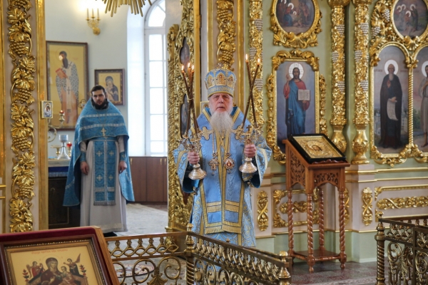 Епископ Василий совершил Божественную литургию в праздник Похвалы Пресвятой Богородицы