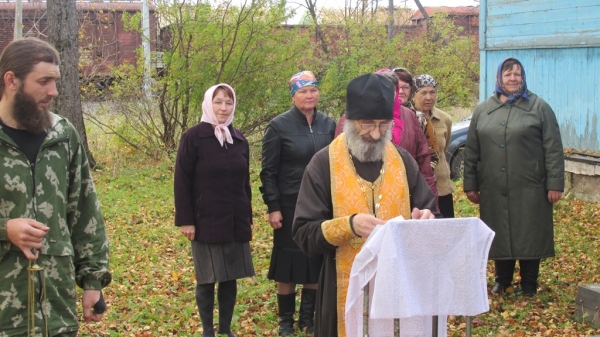 На храм в честь Владимирской иконы Божией Матери п. Бурачиха установлен Крест