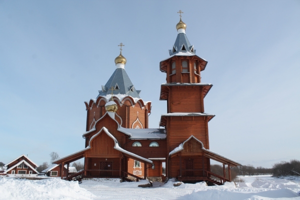 Епископ Василий возглавил первую архиерейскую Литургию в строящемся храме д. Шиловская