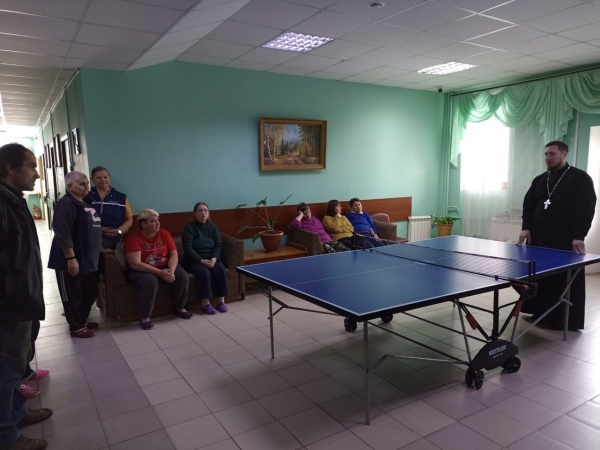 Вельский психоневрологический интернат посетил священник