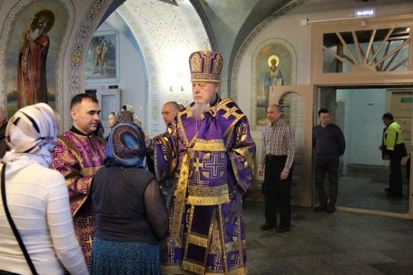Накануне дня памяти 40 мучеников Севастийских епископ Василий совершил Всенощное бдение в Коряжме
