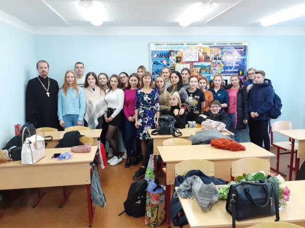Котласский священник встретился со студентами медицинского техникума
