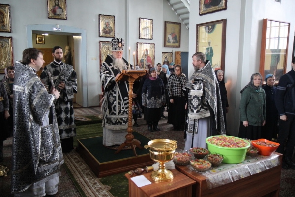 В пятницу первой седмицы Великого Поста епископ Василий совершил Литургию Преждеосвященных Даров 