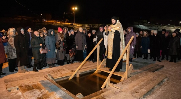 В Коряжме прошел ежегодный Крестный ход ко Иордани