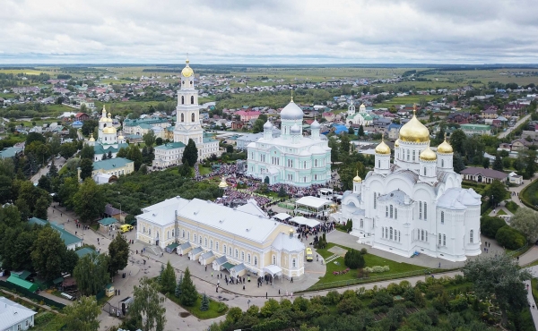 В день памяти преподобного Серафима Саровского Святейший Патриарх Кирилл совершил Литургию в Серафимо-Дивеевском монастыре