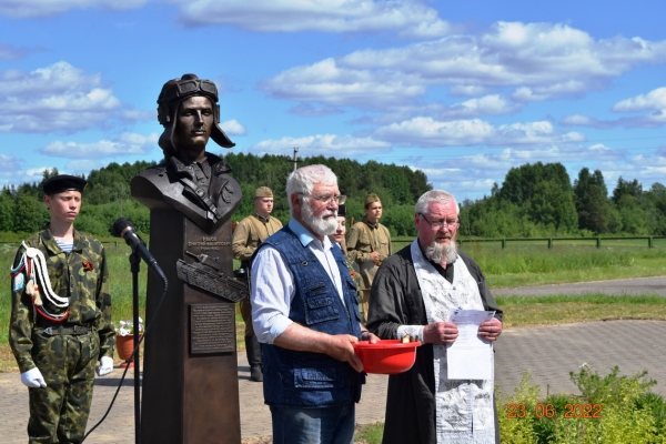 В Шеговарах освящен памятник Дмитрию Рябову