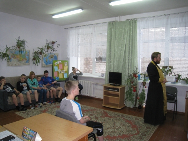 Коряжемский священник посетил Коряжемский детский дом