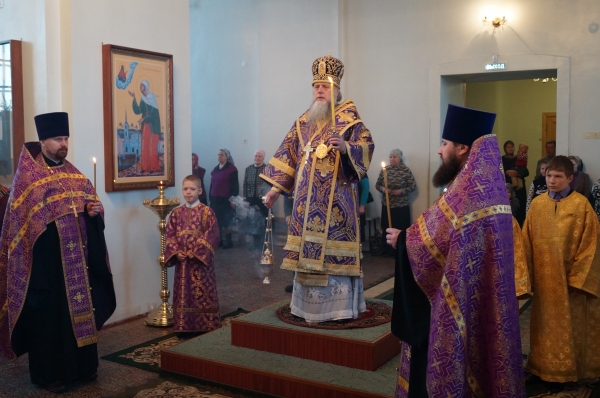 Епископ Василий совершил Всенощное бдение в храме прп. Лонгина Коряжемского г. Коряжма