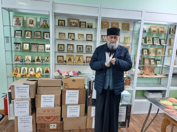 Очередную гуманитарную помощь нашим защитникам Отечества собрали прихожане Успенского храма г. Вельска