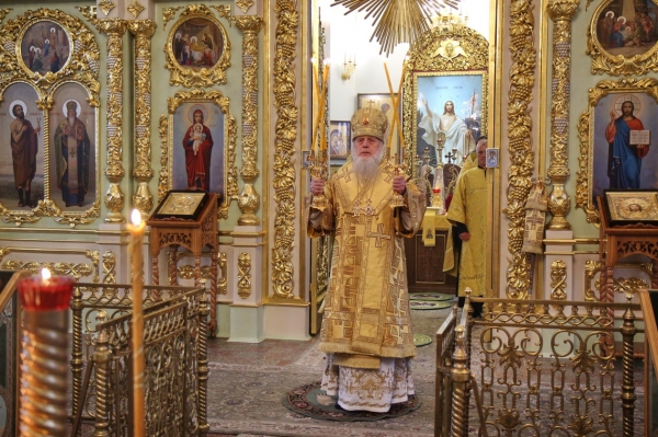 Накануне дня памяти апостолов Петра и Павла епископ Василий совершил Всенощное бдение в Коряжме