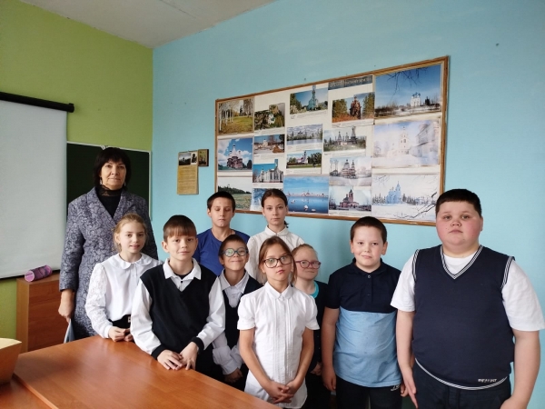 Урок Воскресной школы «СВЕТОЧ» прошел в школе д. Козловская Коношского района