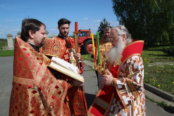 В престольный праздник епископ Василий совершил Божественную литургию в Коряжме